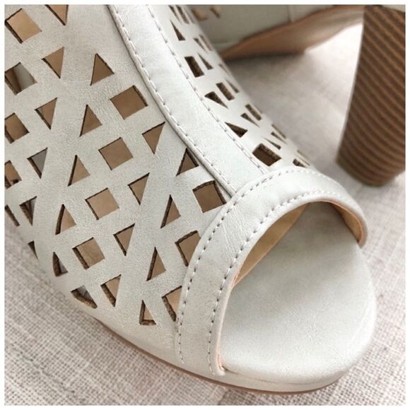 NEW Chinese Laundry Laser Cut Peep Toe Heel Sandal Size 9.5 - Picture 8 of 15